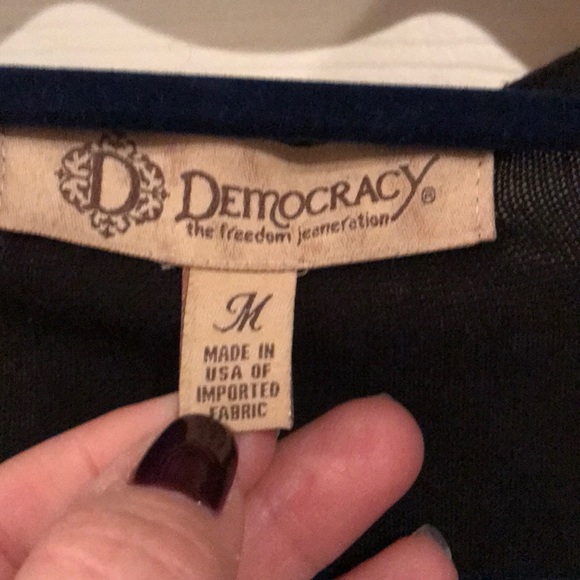 Lightweight knit cape w/fringe. - Picture 2 of 4